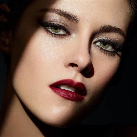 chanel make up instagram.